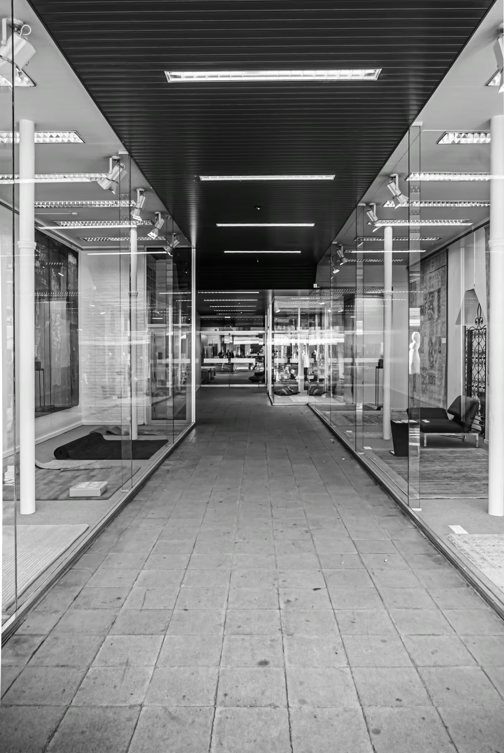 Urban Geometry in Passage in Mechelen in architectural light in monochrome.
